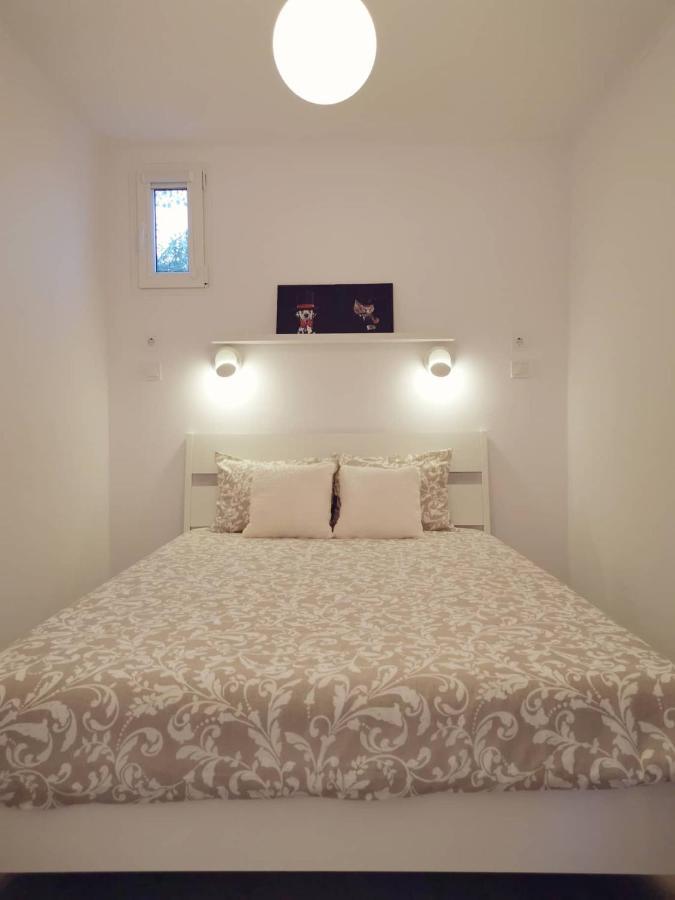 Small House With Private Park And Yard Terrugem Extérieur photo