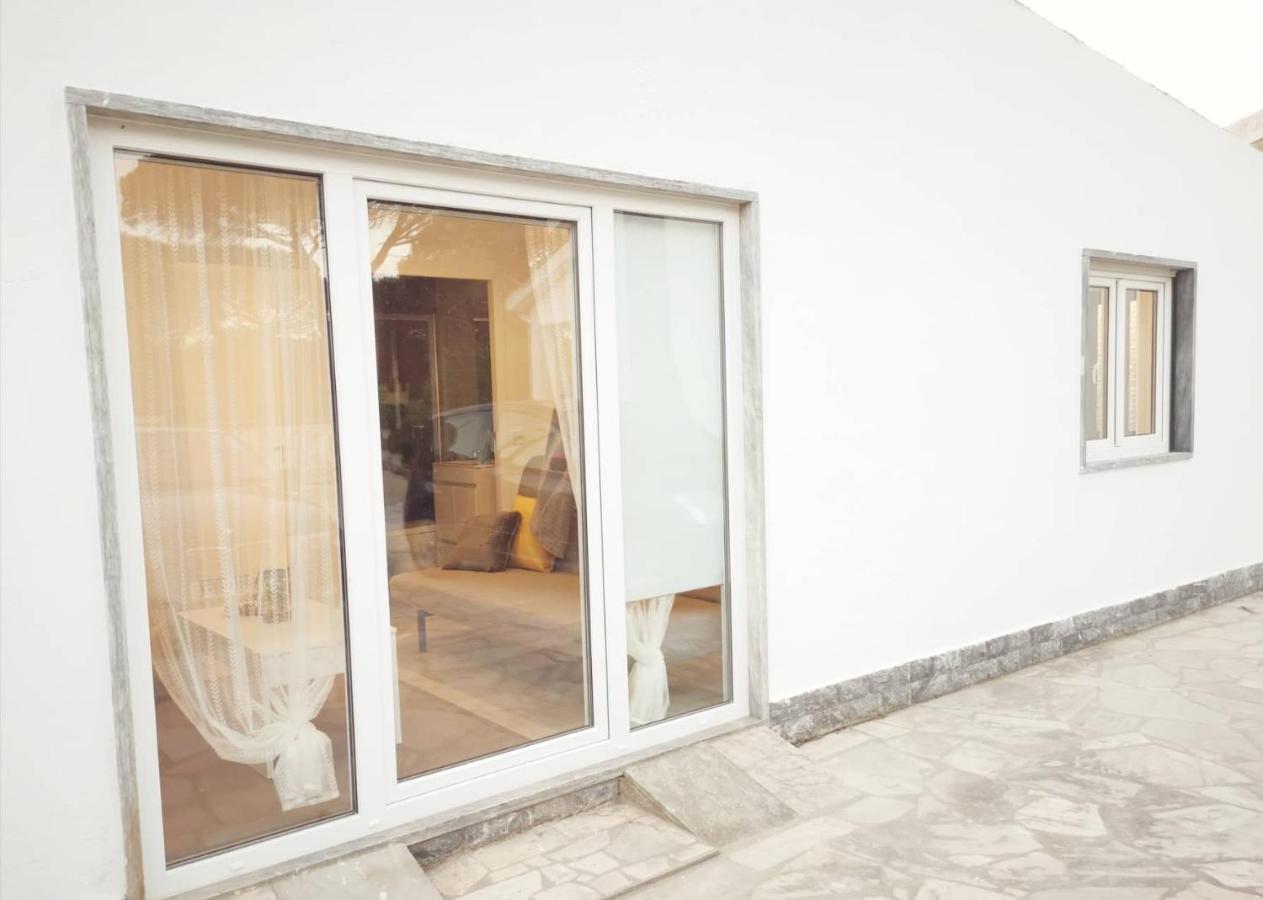 Small House With Private Park And Yard Terrugem Extérieur photo