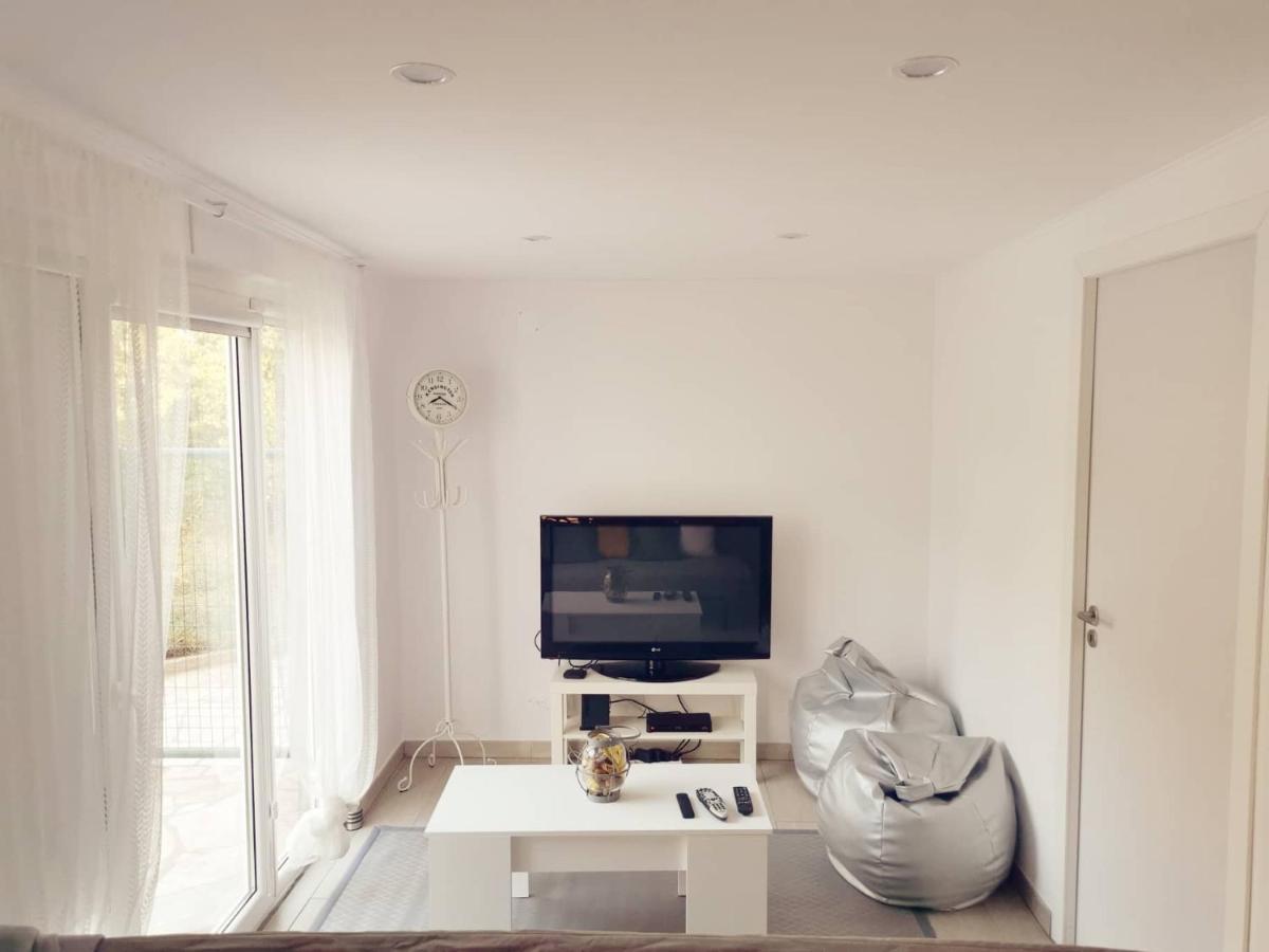 Small House With Private Park And Yard Terrugem Extérieur photo