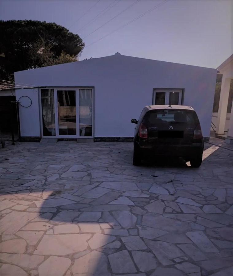 Small House With Private Park And Yard Terrugem Extérieur photo